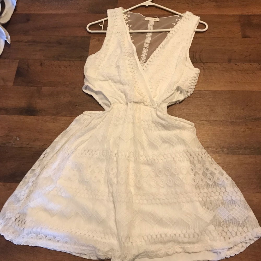 Women’s boutique dress. Open sides, perfect for Spring/Summer events.